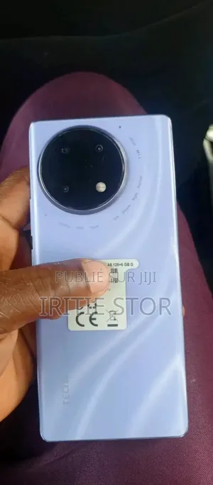 Photo - Tecno Camon 30 256 GB Blanc