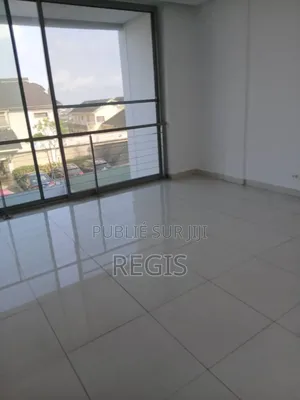 2chbre Maison de ville / Terrasse dans Appartement, Cocody à Louer