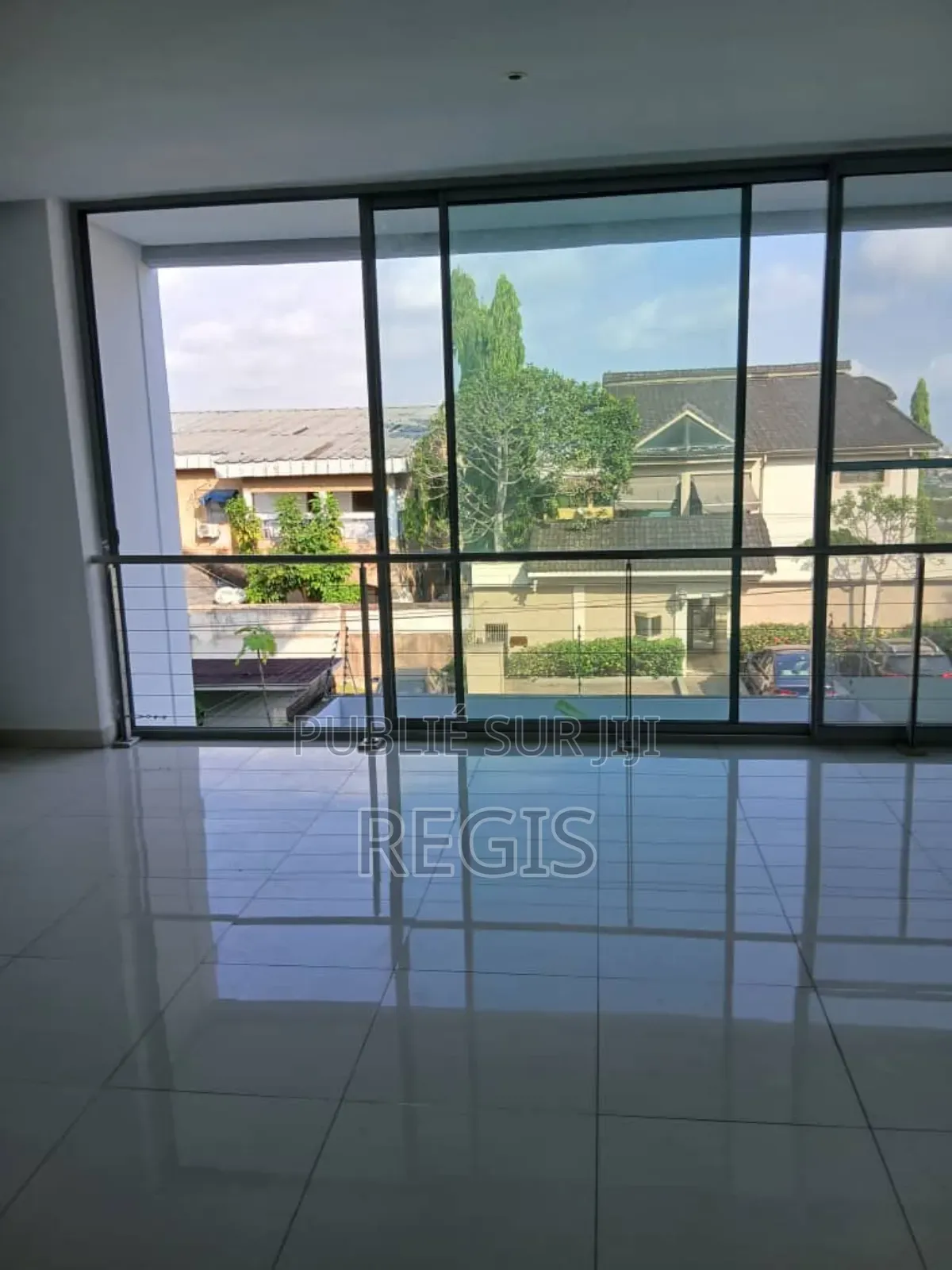 2chbre Maison de ville / Terrasse dans Appartement, Cocody à Louer