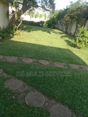 5chbre Villa dans Zié Multi-Service, Deux Plateaux à Vendre