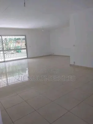 5chbre Villa dans Zié Multi-Service, Deux Plateaux à Vendre