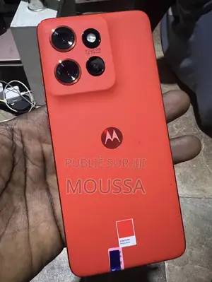 Neuf Motorola Edge (2024) 256 GB Rouge