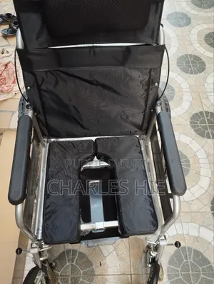 Fauteuil Roulant Très Ajustable