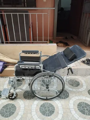 Fauteuil Roulant Très Ajustable