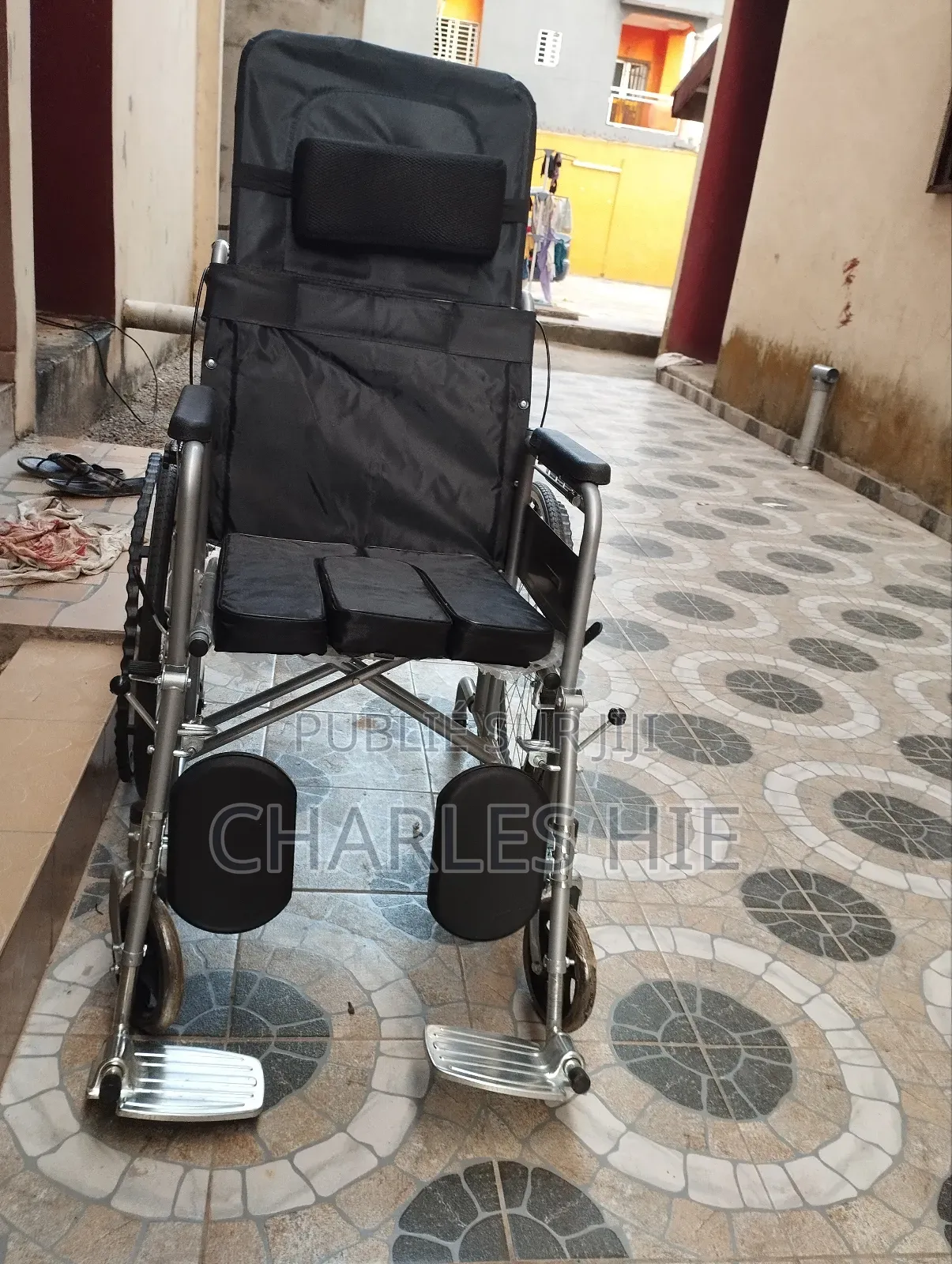 Fauteuil Roulant Très Ajustable