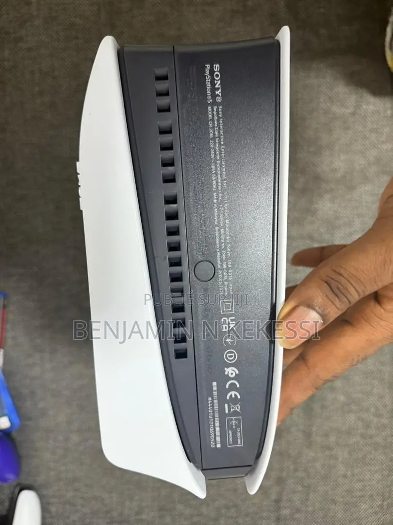 À Vendre : Ps5 Slim – Édition Spéciale Fortnite – Pack Complet