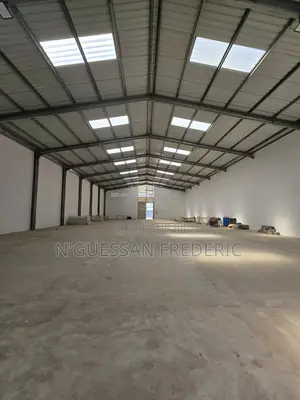 Photo - Entrepôt 1250m2 À Louer Yopougon Zone Industrielle