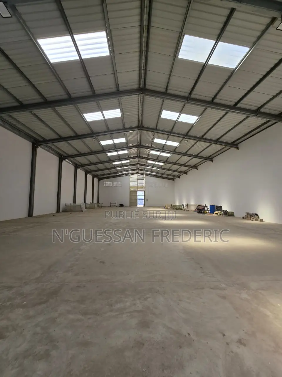 Entrepôt 1250m2 À Louer Yopougon Zone Industrielle