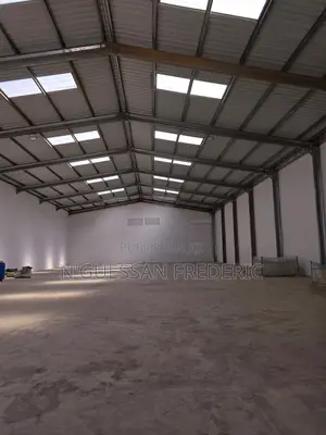 Entrepôt 1250m2 À Louer Yopougon Zone Industrielle