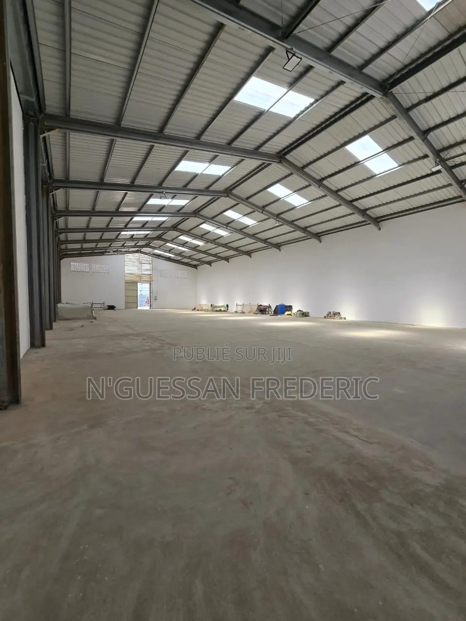 Entrepôt 1250m2 À Louer Yopougon Zone Industrielle