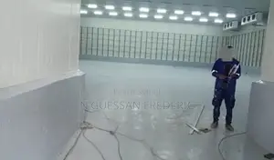 Chambre Froide Neuve À Vendre Au Port De Pêche d'Abidjan Sur Le Quai