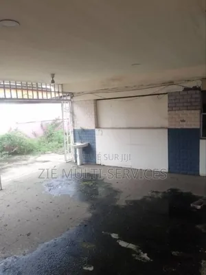 5chbre Villa dans Zié Multi-Service, Cocody à Vendre