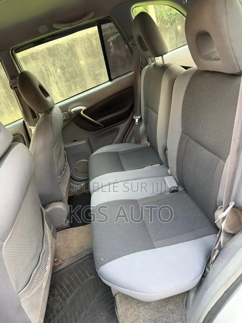 Toyota RAV4 1.8 2005 Gris