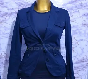 Robe Élégante Noire Fluide. Solde : Tout À 1500fcfa