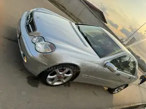 Mercedes-Benz C200 2006 Gris