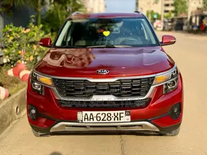 Photo - Kia Seltos 2022 Bordeaux