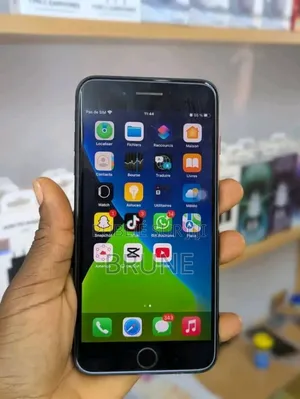 Photo - Apple iPhone 7 Plus 32 GB Black