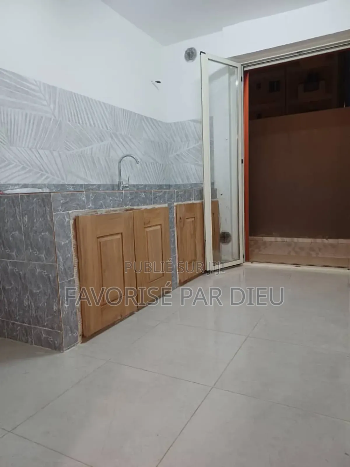 3chbre Maison de ville / Terrasse dans Grand-Bassam à Louer