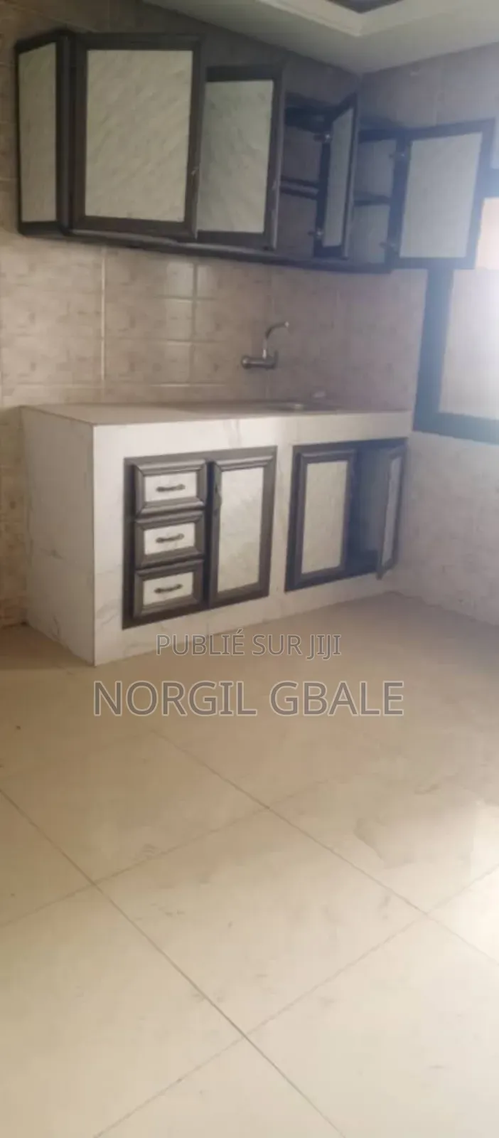 3chbre Appartement dans Avec Norco, Cocody à Louer