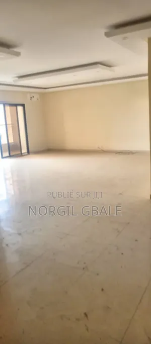 3chbre Appartement dans Avec Norco, Cocody à Louer