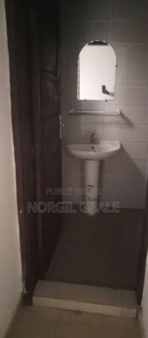 3chbre Appartement dans Avec Norco, Cocody à Louer