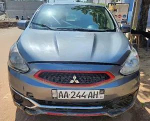 Photo - Mitsubishi Mirage DE 4dr Hatchback (1.2L 3cyl 5M) 2014 Gris