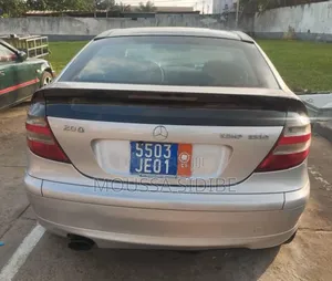 Mercedes-Benz C200 2004 Gris