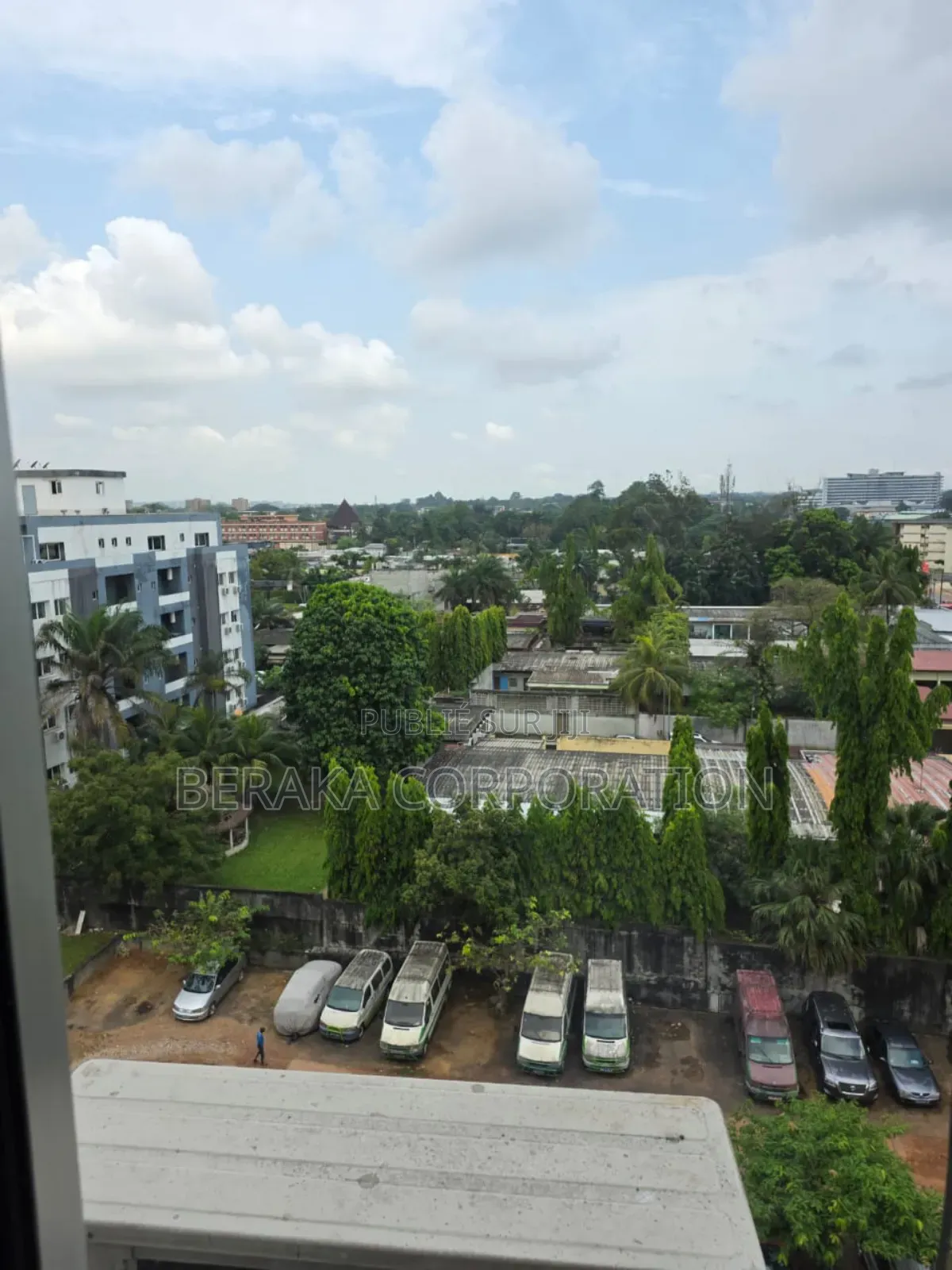 4chbre Appartement dans Beraka Corporation, Cocody à Louer