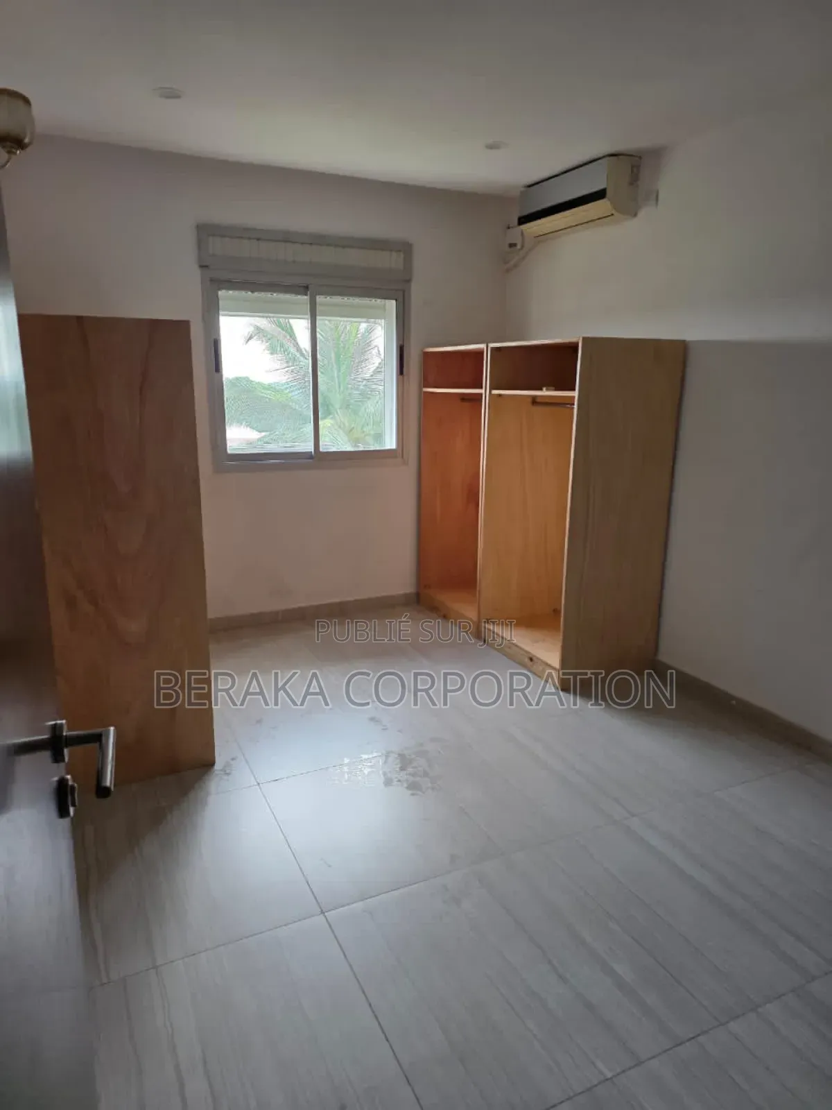 4chbre Appartement dans Beraka Corporation, Cocody à Louer