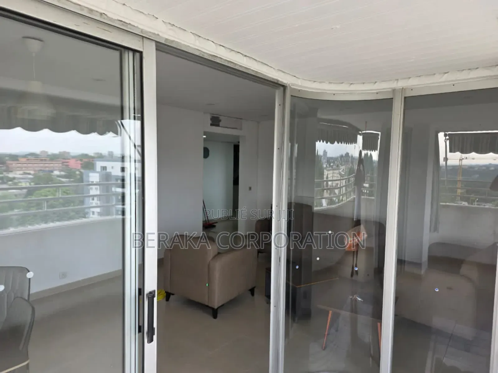 4chbre Appartement dans Beraka Corporation, Cocody à Louer