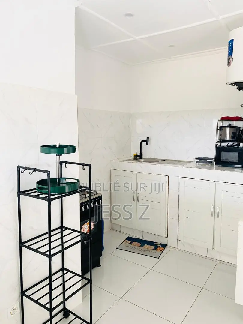 Furnished 4chbre Appartement dans Maison Blanche, Dimbokro à Louer