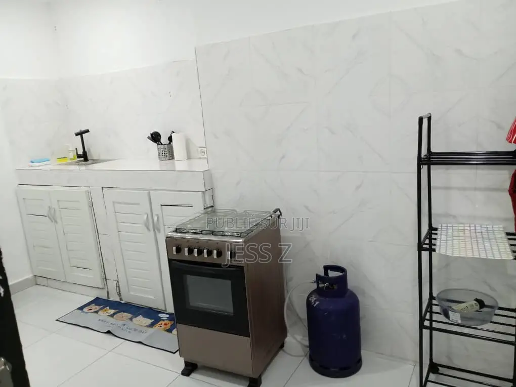 Furnished 4chbre Appartement dans Maison Blanche, Dimbokro à Louer