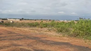 Photo - Terrain d'Une Superficie De 400 M2 en Vente À Bassam Mondoukou