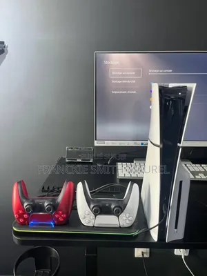 Photo - Console Ps5 Slim Standard Avec 
2 Manettes