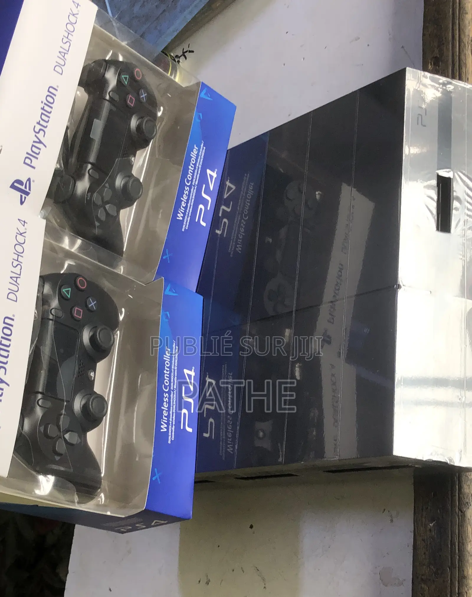 Ps4 Fat Craquer Avec Les Deux Manette Plus 10 Jeux Intégré Disponible