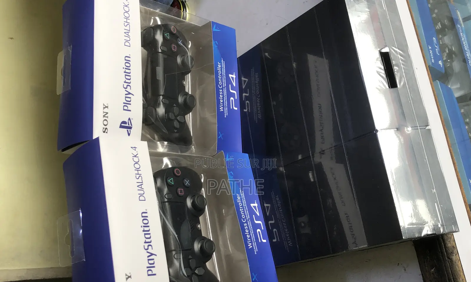 Ps4 Fat Craquer Avec Les Deux Manette Plus 10 Jeux Intégré Disponible