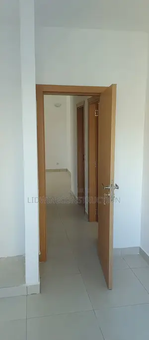 3chbre Appartement dans Ik Immobilier, Yopougon à Louer