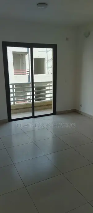 3chbre Appartement dans Ik Immobilier, Yopougon à Louer