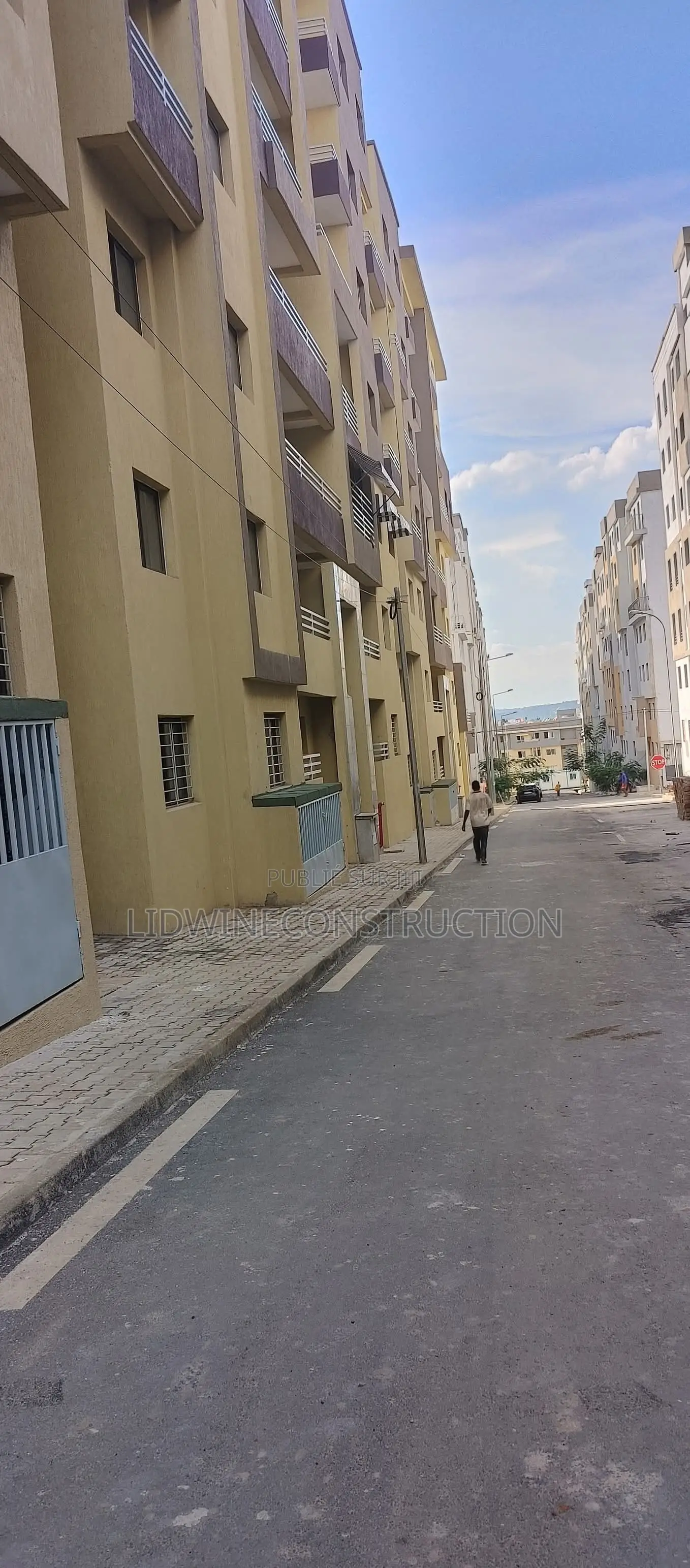 3chbre Appartement dans Ik Immobilier, Yopougon à Louer