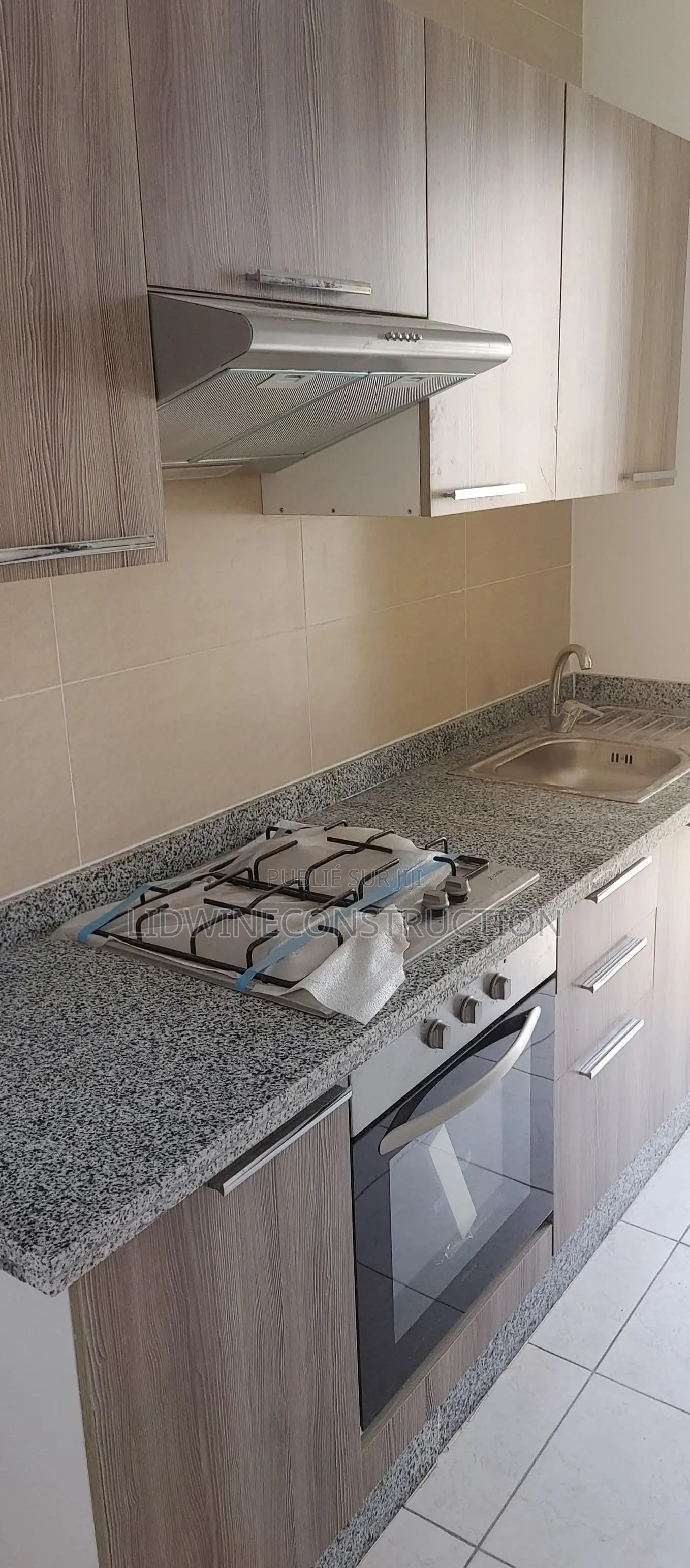 3chbre Appartement dans Ik Immobilier, Yopougon à Louer