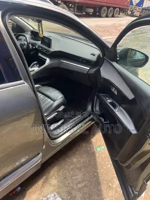 Peugeot 5008 2.0 BlueHDi 150 GT Line 2019 Vert