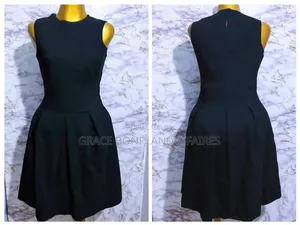 Robe Élégante Verte. Solde : Tout À 1500fcfa