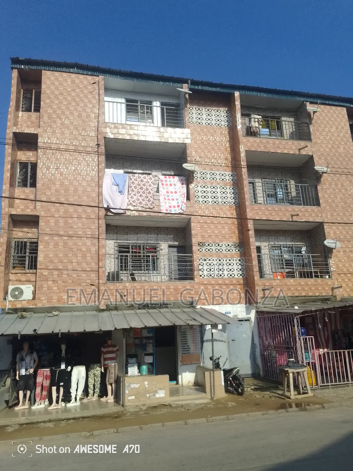 Yopougon Cité Verte Mosquée Rama, R+3 Composé De 6(3pcs); 9 Magasins