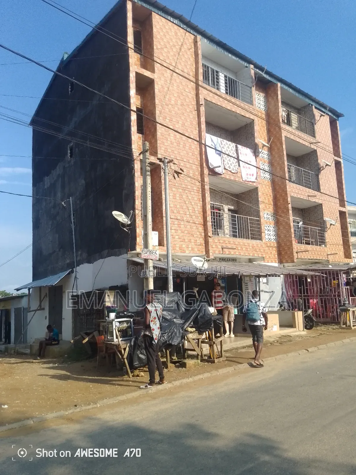 Yopougon Cité Verte Mosquée Rama, R+3 Composé De 6(3pcs); 9 Magasins