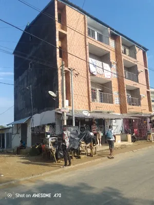 Yopougon Cité Verte Mosquée Rama, R+3 Composé De 6(3pcs); 9 Magasins