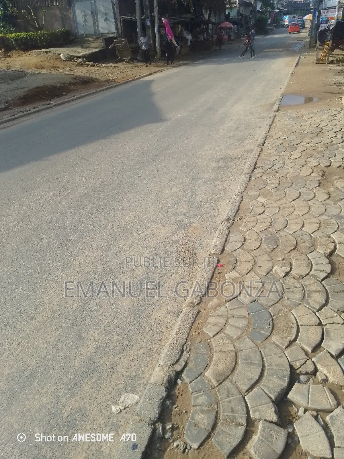 Yopougon Cité Verte Mosquée Rama, R+3 Composé De 6(3pcs); 9 Magasins