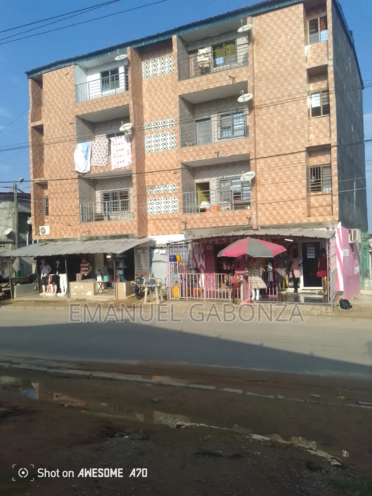 Yopougon Cité Verte Mosquée Rama, R+3 Composé De 6(3pcs); 9 Magasins