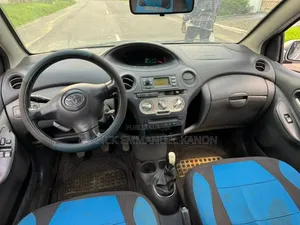 Toyota Yaris 1.0 VVT-i 2008 Gris