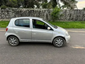 Toyota Yaris 1.0 VVT-i 2008 Gris