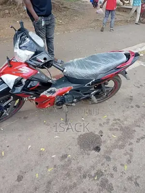 New TVS HLX 125 2023 Blanc